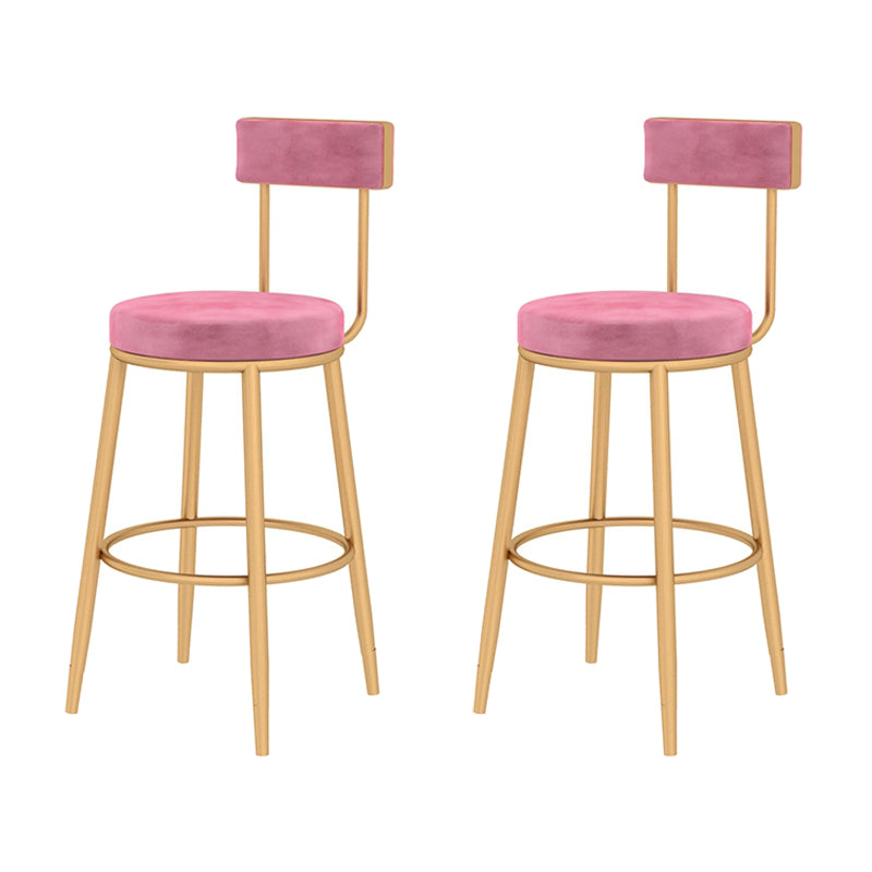 Taburete de bar con respaldo bajo y cojín de terciopelo estilo Glam, con patas de metal