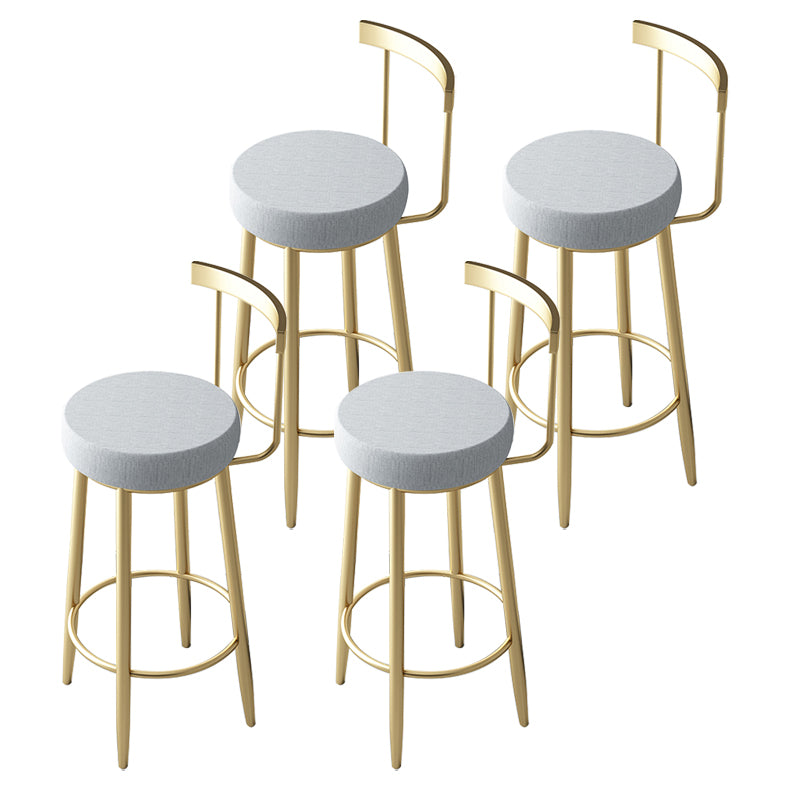Taburete de bar con respaldo bajo y cojín de terciopelo estilo Glam, con patas de metal