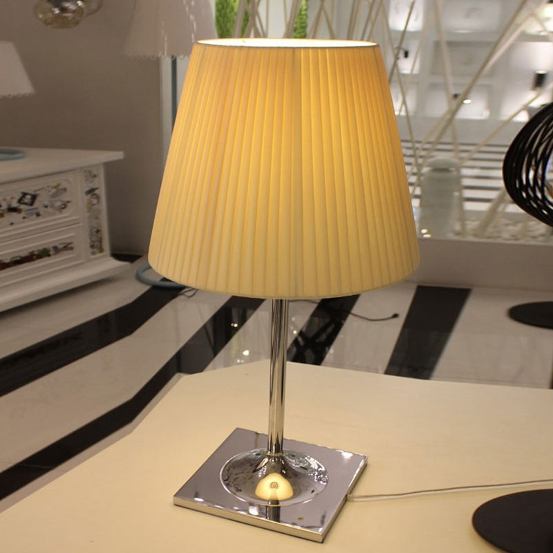Lampada da tavolo in metallo colorato stile contemporaneo 1 lampada da tavolo leggera per camera da letto