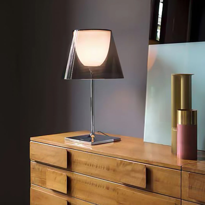 Kleurrijke metalen tafellamp eigentijdse stijl 1 lichte tafellamp voor slaapkamer