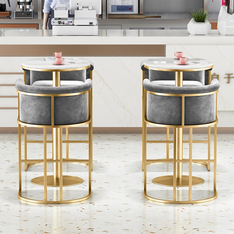 Zeitgenössischer Barhocker „Buckets“ aus Samt für den Innenbereich mit niedriger Rückenlehne und Eisenbeinen