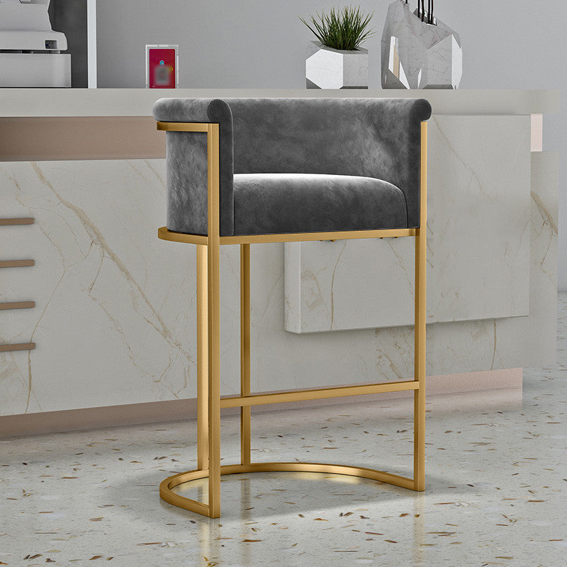 Zeitgenössischer Barhocker „Buckets“ aus Samt für den Innenbereich mit niedriger Rückenlehne und Eisenbeinen