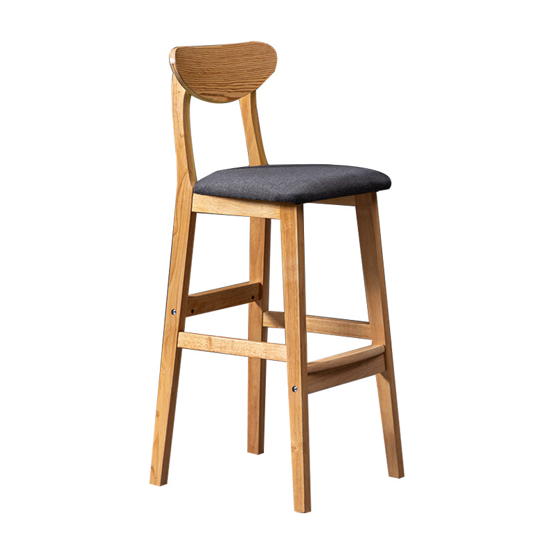 Barkruk van Scandinavisch hout met lage rugleuning, hoge binnenkruk met vierkante bekleding