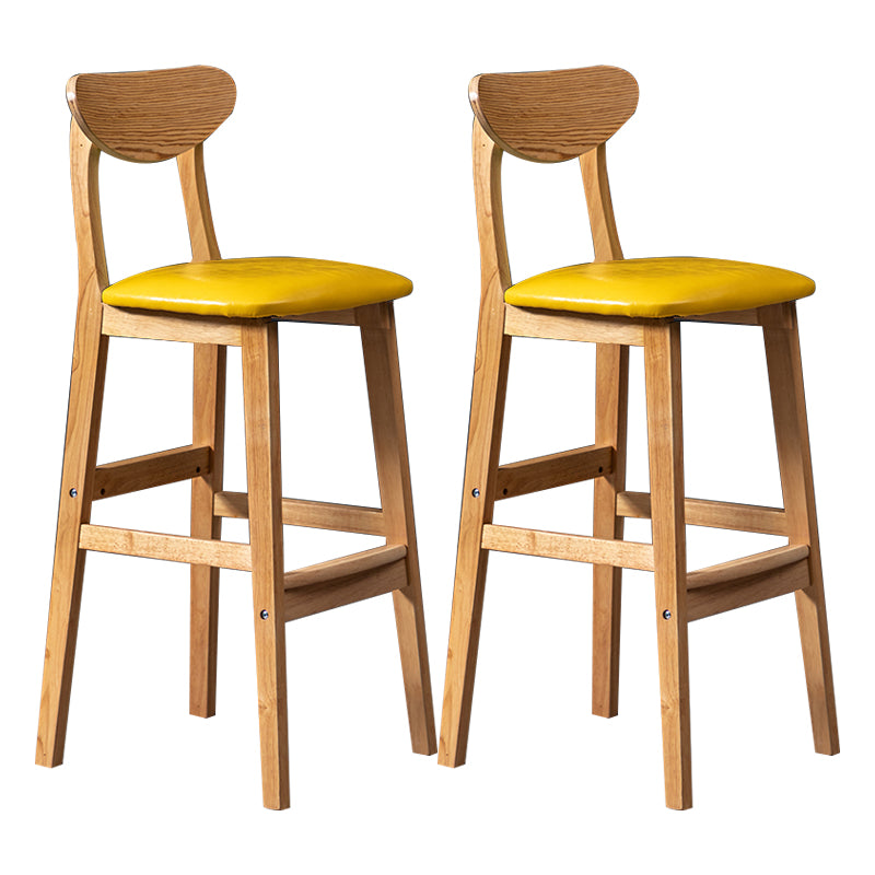Barkruk van Scandinavisch hout met lage rugleuning, hoge binnenkruk met vierkante bekleding