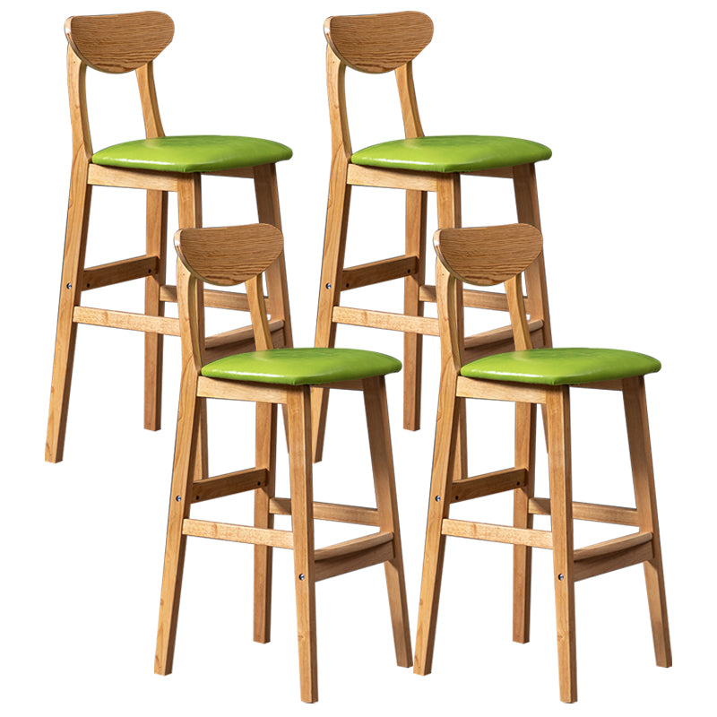 Barkruk van Scandinavisch hout met lage rugleuning, hoge binnenkruk met vierkante bekleding