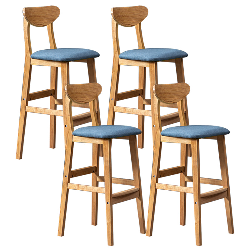 Barkruk van Scandinavisch hout met lage rugleuning, hoge binnenkruk met vierkante bekleding