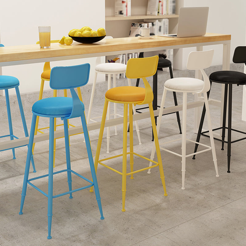 Moderner Barhocker mit Ledersitzen, Metallgestell mit 4 Beinen, bunter Barhocker für das Wohnzimmer