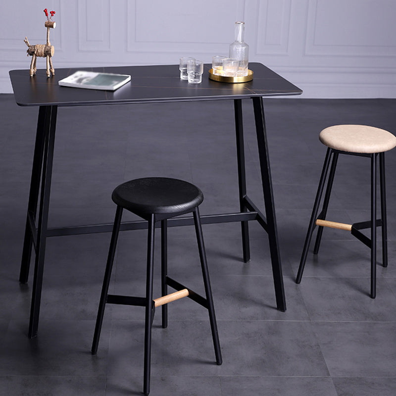 Taburetes de bar negros escandinavos, taburetes de bar sin respaldo de madera y metal con asiento redondo