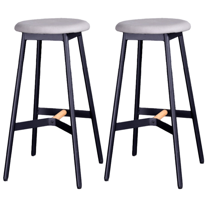 Taburetes de bar negros escandinavos, taburetes de bar sin respaldo de madera y metal con asiento redondo