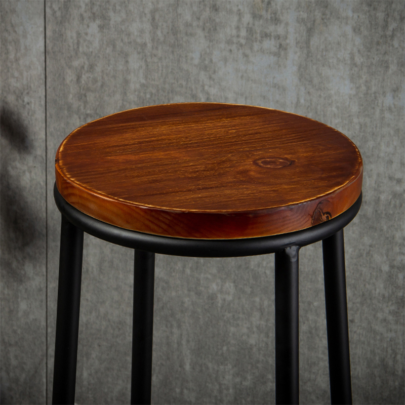 Tabouret de bar industriel en bois marron, haut d'intérieur vieilli, avec siège rond