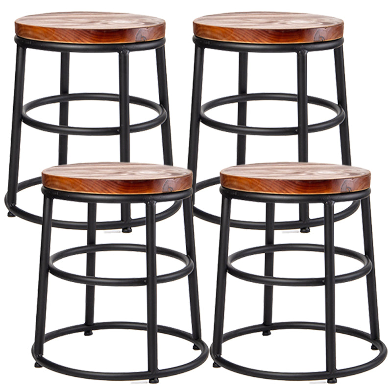 Tabouret de bar industriel en bois marron, haut d'intérieur vieilli, avec siège rond