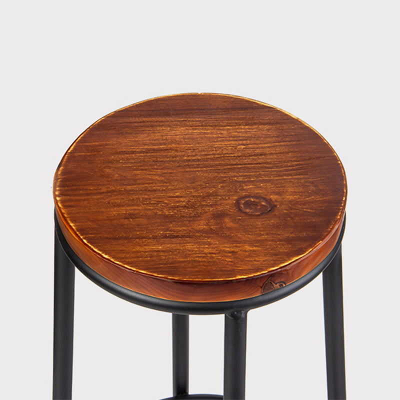 Tabouret de bar industriel en bois marron, haut d'intérieur vieilli, avec siège rond