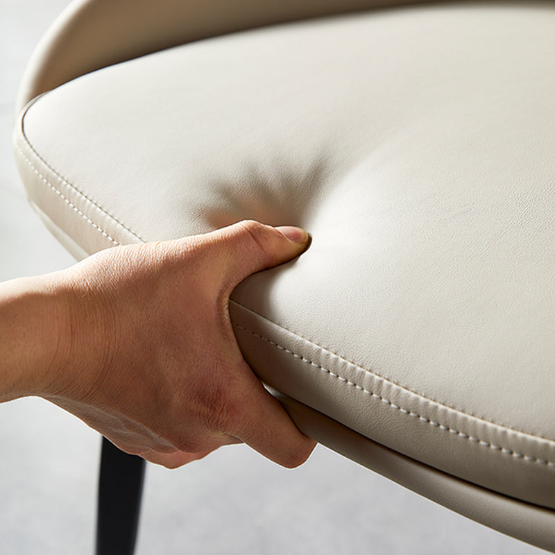 Silla auxiliar de cuero para restaurante moderno, silla de comedor Parsons con acabado mate y patas negras
