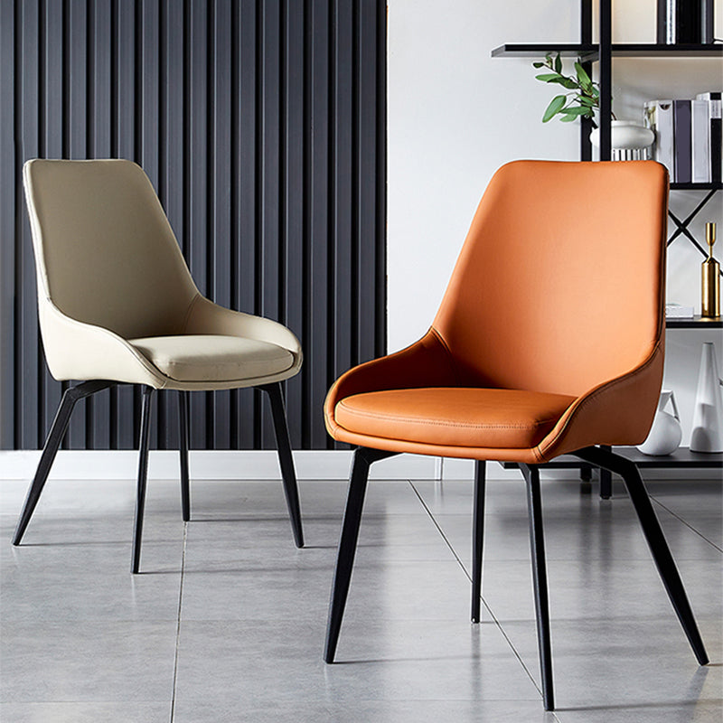 Silla auxiliar de cuero para restaurante moderno, silla de comedor Parsons con acabado mate y patas negras