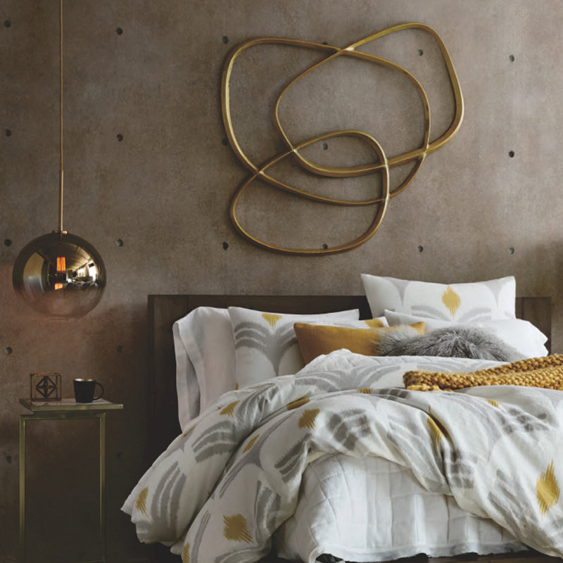 Glass Globe Pendant Light in Modern Artistic Style Electroplate Iron Hanging Lamp