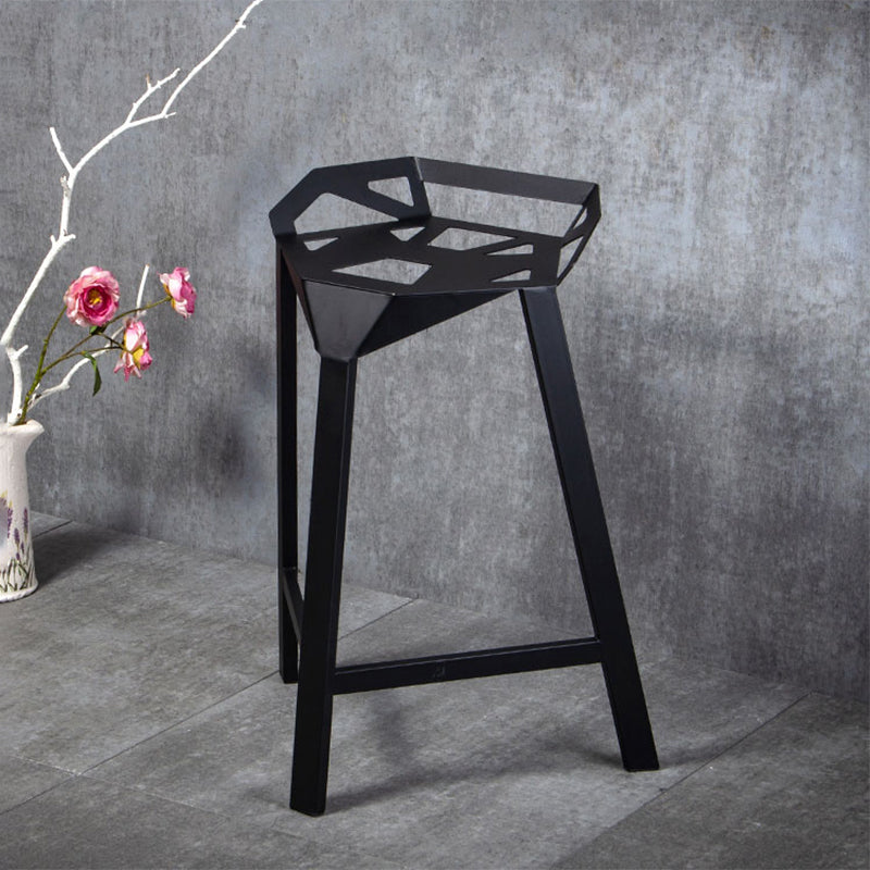 Tabouret de bar à dossier bas en fer noir, tabouret haut de conception creuse de style industriel