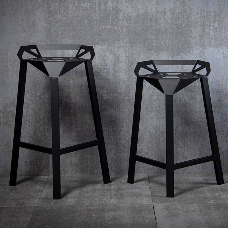 Tabouret de bar à dossier bas en fer noir, tabouret haut de conception creuse de style industriel