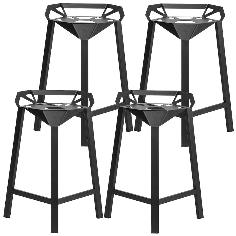 Tabouret de bar à dossier bas en fer noir, tabouret haut de conception creuse de style industriel