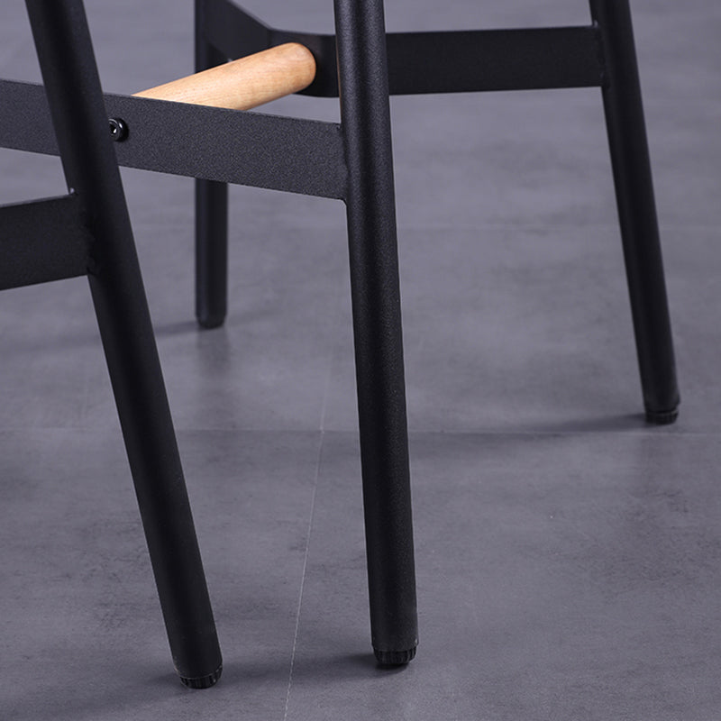 Taburetes de bar negros industriales sin respaldo de madera y metal con asiento redondo