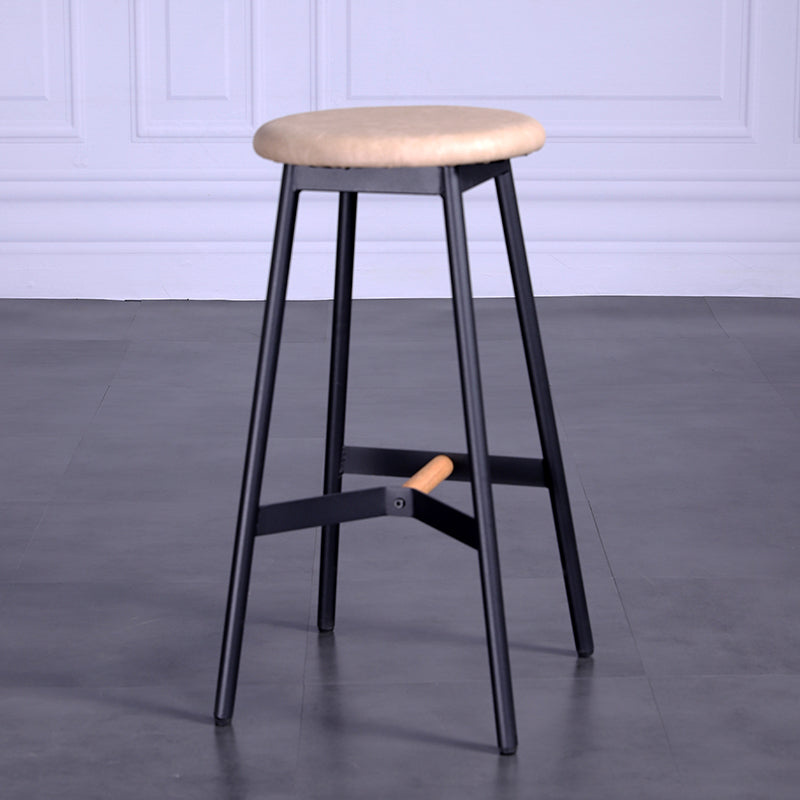 Industrielle schwarze Thekenhocker aus Metall und Holz, rückenfreie Barhocker mit rundem Sitz