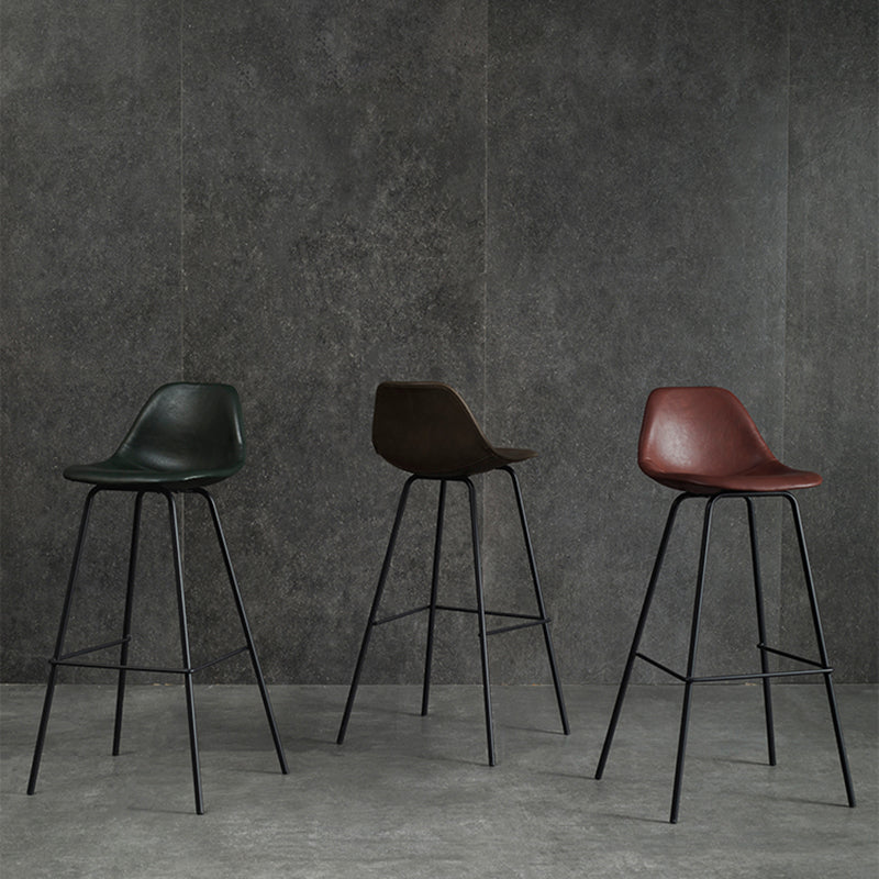 Taburete de bar de metal negro, taburete escandinavo con respaldo bajo Bristol y asiento tipo cubo