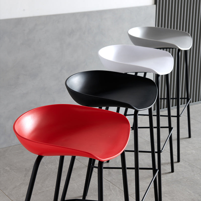 Taburetes de contraates de plástico de metal escandinavo taburetes de bar sin respaldo con asiento de cubo