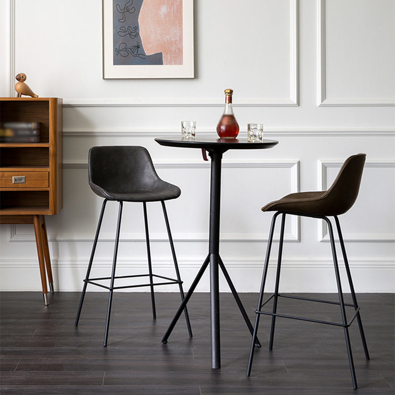 Tabouret de bar en cuir et métal noir, tabouret de comptoir scandinave à dossier bas Bristol avec siège baquet
