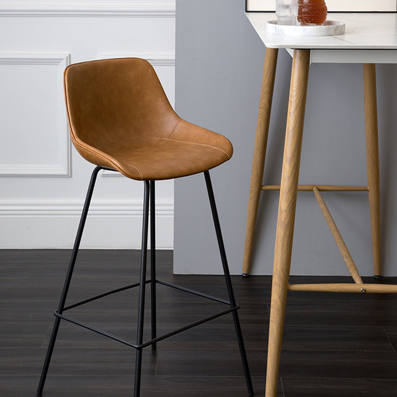 Tabouret de bar en cuir et métal noir, tabouret de comptoir scandinave à dossier bas Bristol avec siège baquet