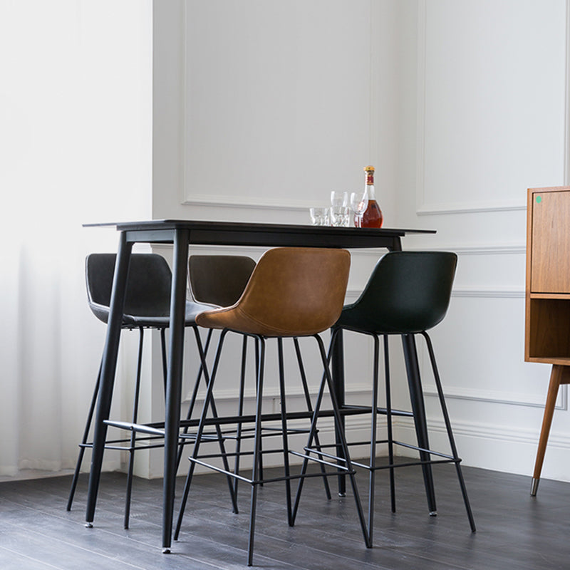Tabouret de bar en cuir et métal noir, tabouret de comptoir scandinave à dossier bas Bristol avec siège baquet