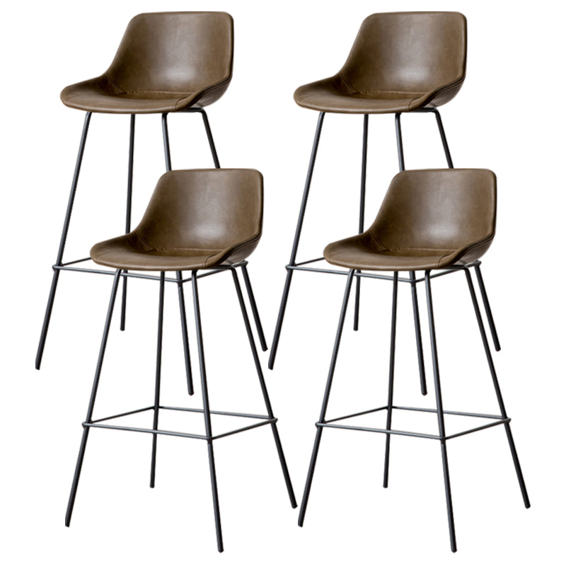 Tabouret de bar en cuir et métal noir, tabouret de comptoir scandinave à dossier bas Bristol avec siège baquet