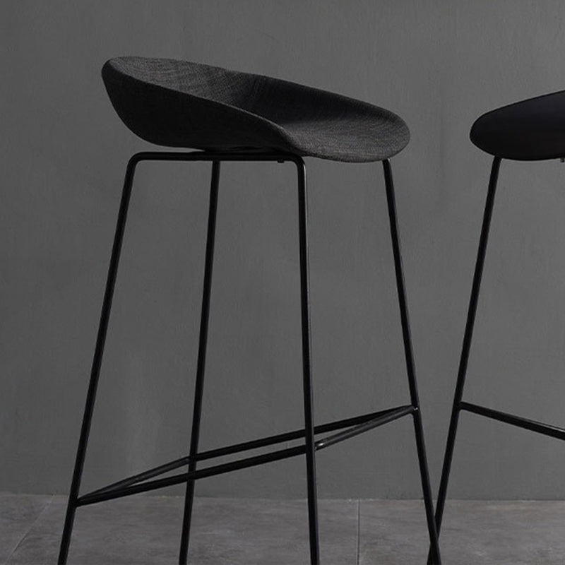 Tabourets de comptoir scandinaves en plastique et acier, sans dossier, avec siège baquet (Ensemble de 2)