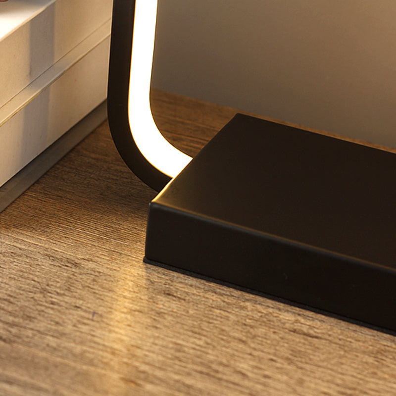 Lampada da tavolo semplice moderna per tavola lineare lampada da tavolo per la camera da letto del soggiorno