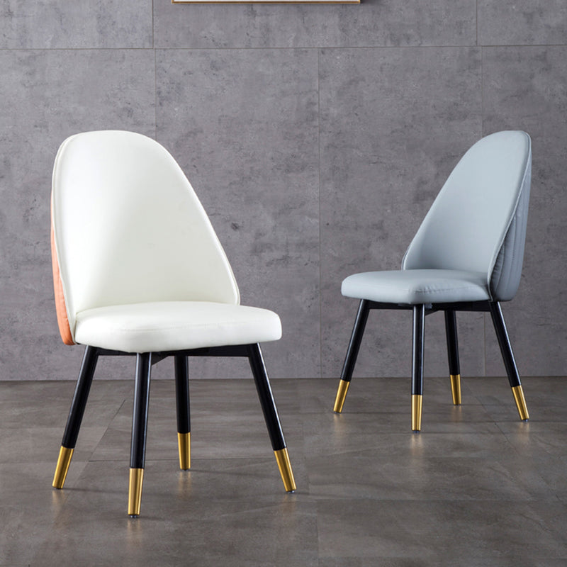 Chaise de salle à manger de style scandinave en cuir et bois, sans accoudoirs, à dossier solide