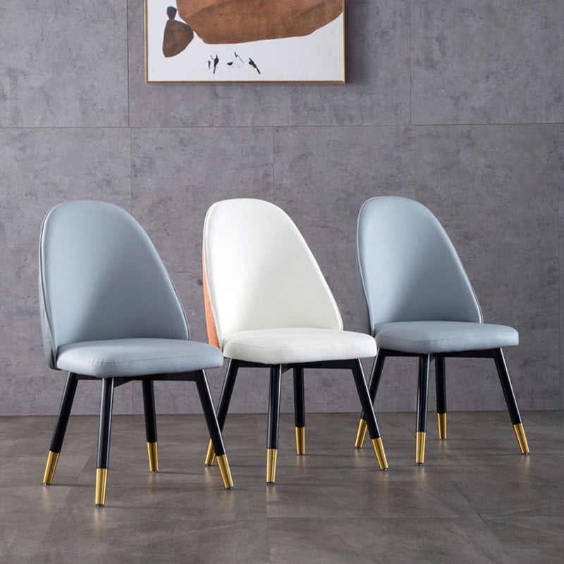 Chaise de salle à manger de style scandinave en cuir et bois, sans accoudoirs, à dossier solide