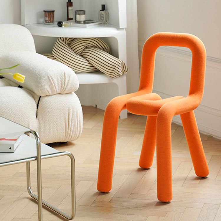 Silla lateral de comedor de terciopelo estilo diseñador, silla de comedor individual con respaldo abierto y acabado mate
