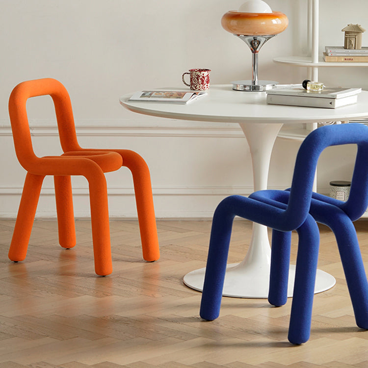 Silla lateral de comedor de terciopelo estilo diseñador, silla de comedor individual con respaldo abierto y acabado mate