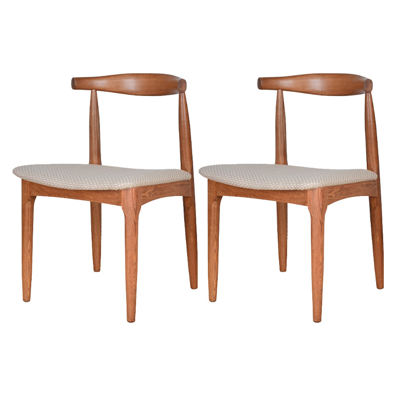 Silla lateral escandinava con respaldo abierto Silla de comedor tapizada con acabado mate