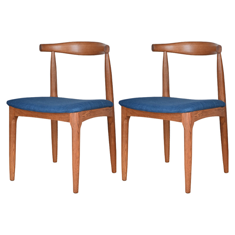 Silla lateral escandinava con respaldo abierto Silla de comedor tapizada con acabado mate