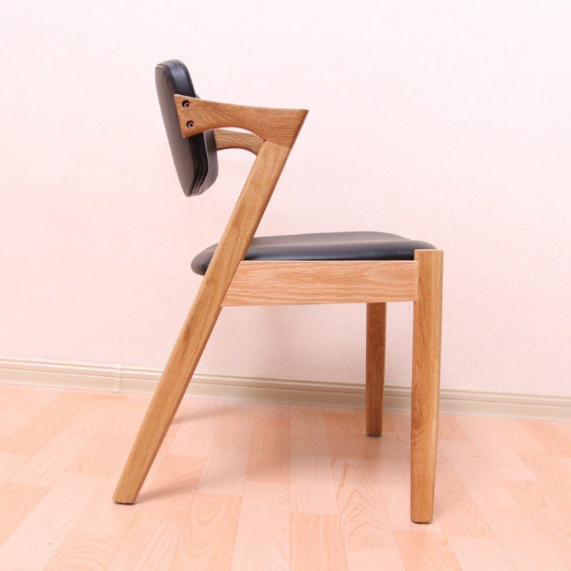 Silla de comedor de cuero natural con respaldo abierto de cocina contemporánea