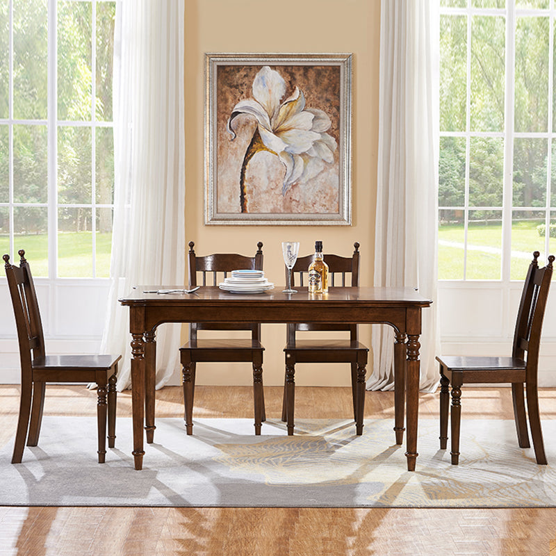 Mesa de comedor medieval moderna rectangular de madera de caucho en color marrón con 4 patas