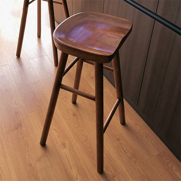 Taburete de bar moderno de pino sin respaldo, asiento contorneado, taburete de mostrador interior con patas de madera