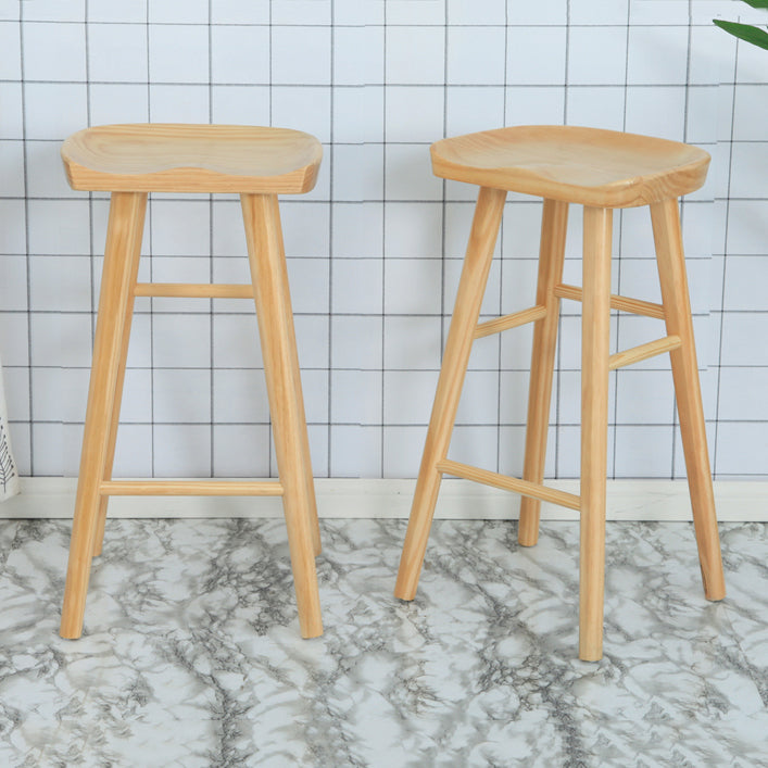 Taburete de bar moderno de pino sin respaldo, asiento contorneado, taburete de mostrador interior con patas de madera
