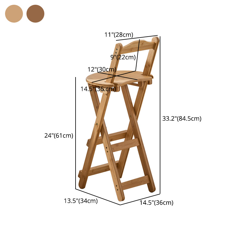 Moderner klappbarer Barhocker aus Holz mit Fußstütze und niedriger Rückenlehne für die Küche