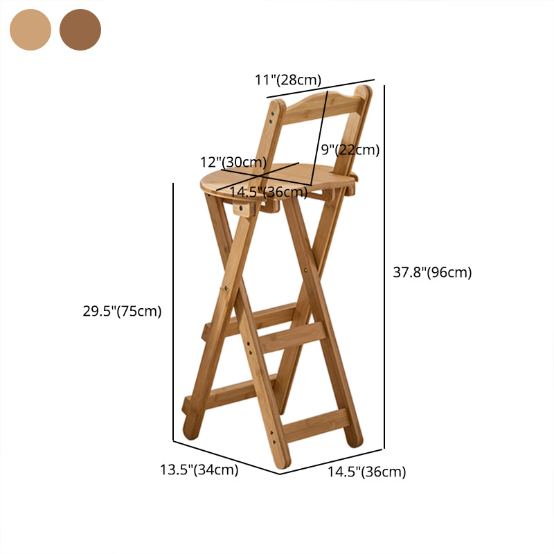 Moderner klappbarer Barhocker aus Holz mit Fußstütze und niedriger Rückenlehne für die Küche