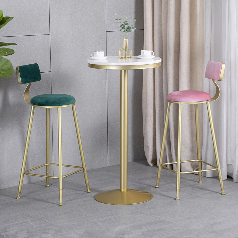Samt Glam Low Back Back Stuhl Runder Innenschuhe mit goldenen Eisenbeinen