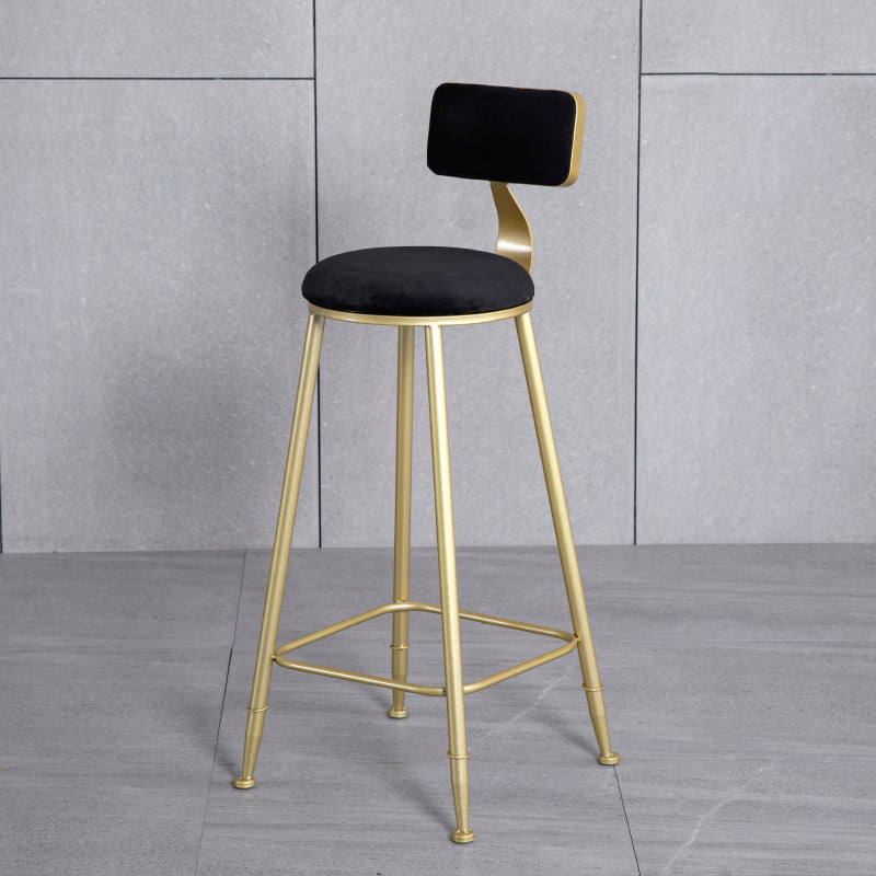 Samt Glam Low Back Back Stuhl Runder Innenschuhe mit goldenen Eisenbeinen