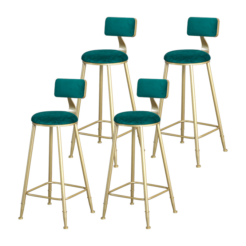Samt Glam Low Back Back Stuhl Runder Innenschuhe mit goldenen Eisenbeinen