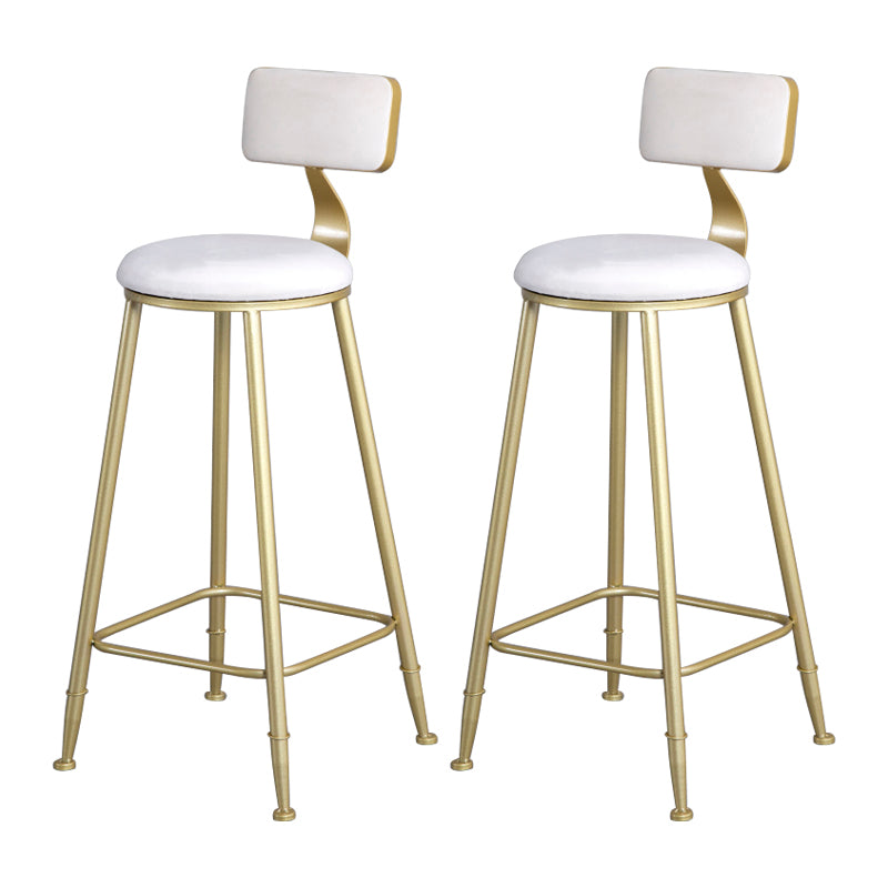 Samt Glam Low Back Back Stuhl Runder Innenschuhe mit goldenen Eisenbeinen