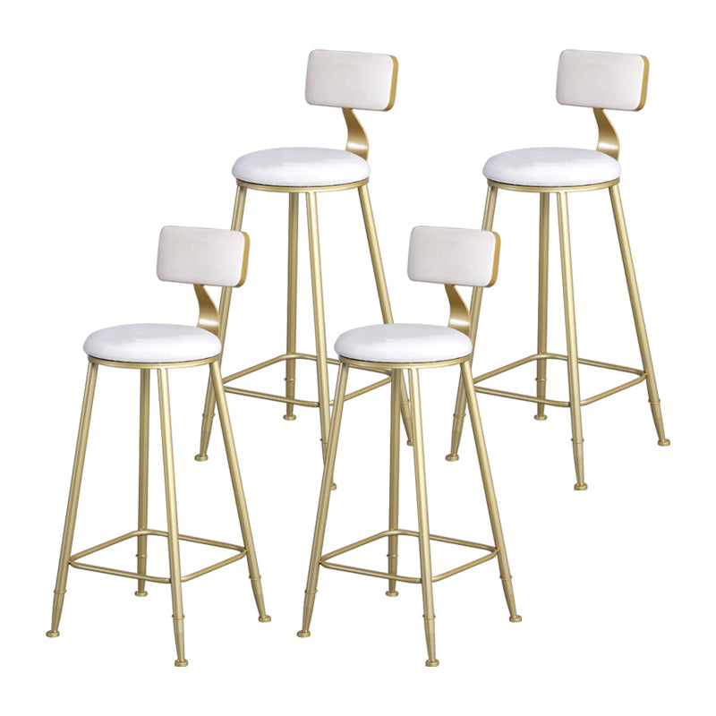 Samt Glam Low Back Back Stuhl Runder Innenschuhe mit goldenen Eisenbeinen