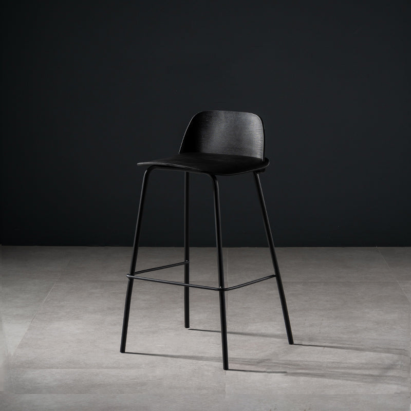 Taburete de bar contemporáneo, silla de mostrador con respaldo bajo de plástico sin brazos con base de hierro